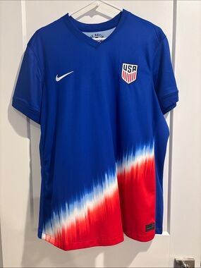 Nike Women’s NWT USA Soccer V-Neck Short Sleeve Jersey XL
